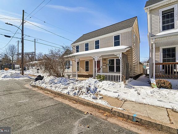 3rd image of 516 N Adams St