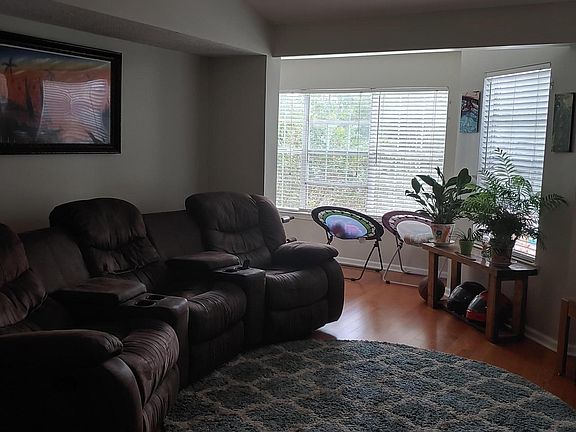 3rd image of 188 Midland Pkwy APT 512