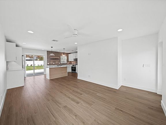 5th image of 122 1st Ave