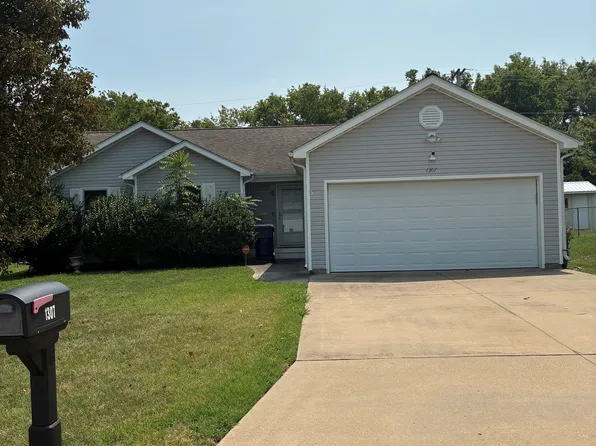 1307 Wildflower Dr, Webb City, MO 64870