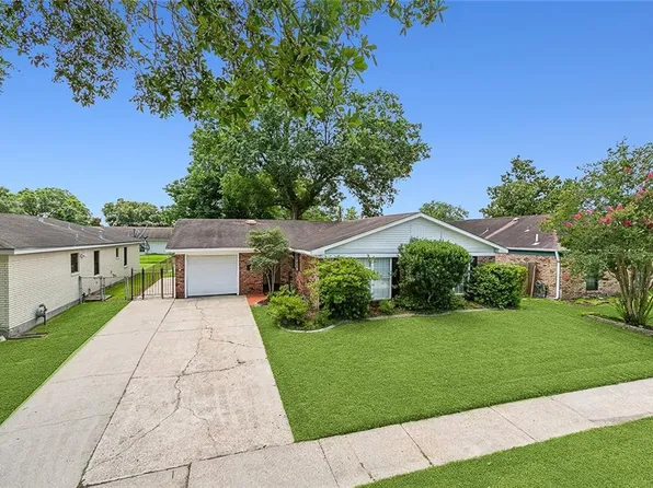 1824 Green Oak Dr, Gretna, LA 70056