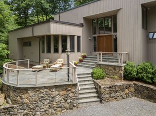 30 Whippoorwill Rd, Armonk, NY 10504