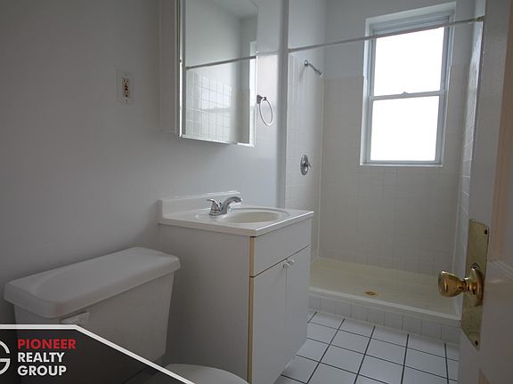 4th image of 3042 W Wellington Ave #3