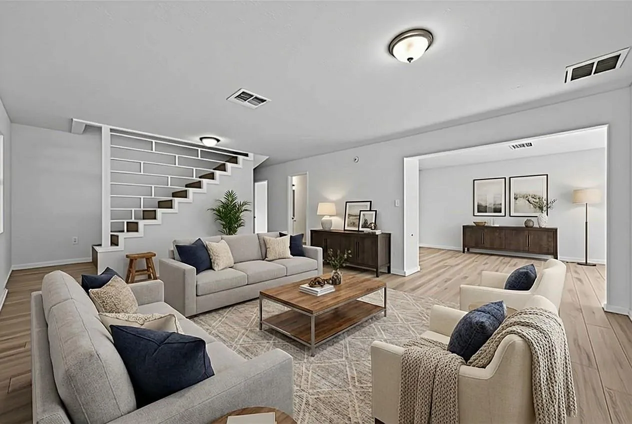 4 bed, 2.0 bath, 1456 sqft, $1,700 — Photo 2