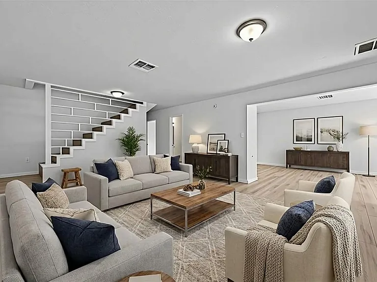 170 Walter Dr — Photo 2