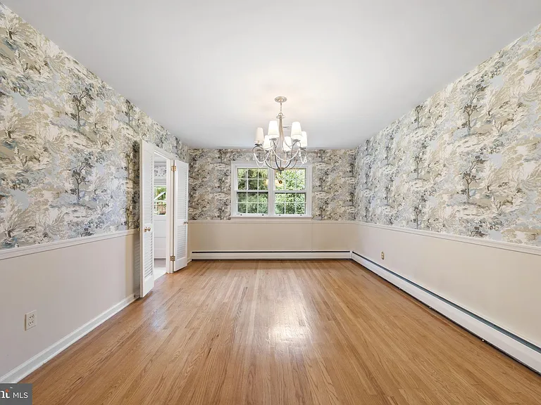 1026 Waltham Rd — Photo 9