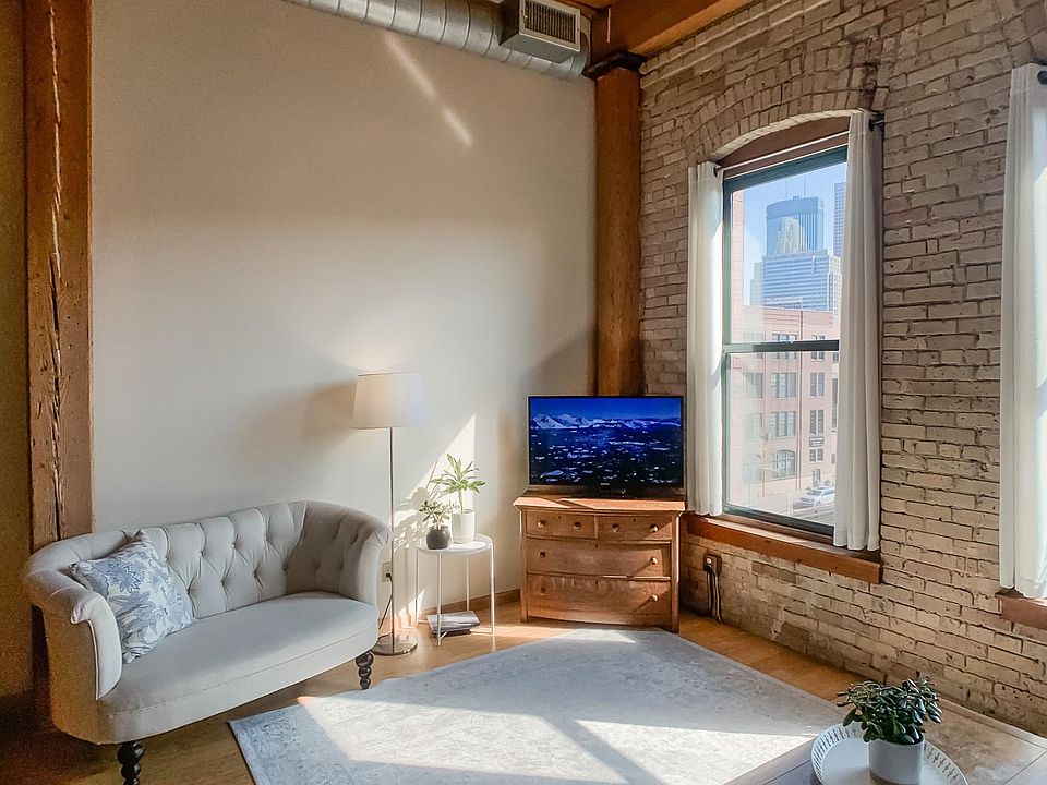Living space with great views of downtown