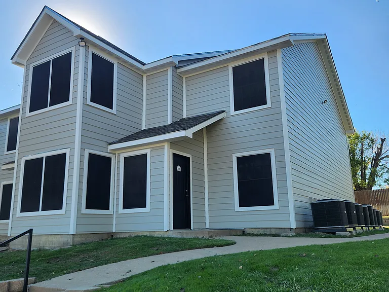 Lakeview Apartments — Photo 7