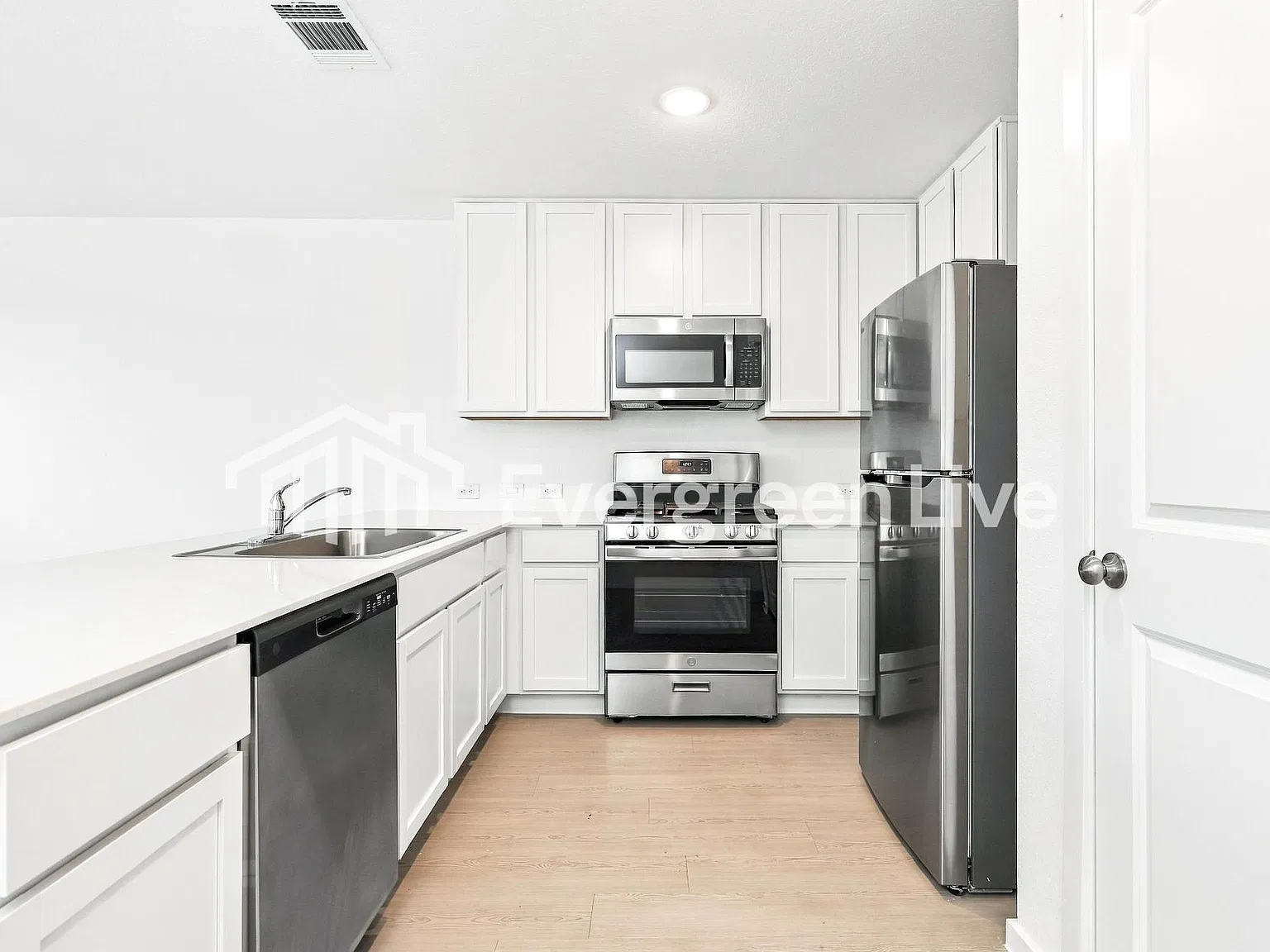 3 bed, 2.5 bath, 1189 sqft, $1,230 — Photo 4