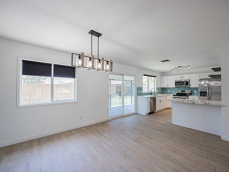2519 W Vineyard Rd — Photo 9