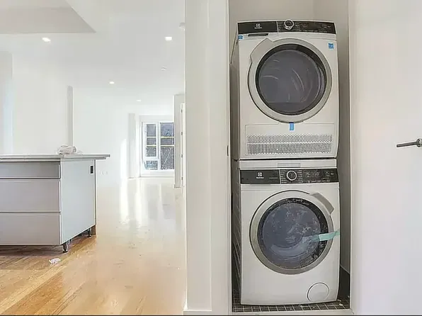 138-25 Barclay Avenue #4, photo 3