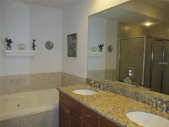 5th image of 612 Wells Ct Unit 401