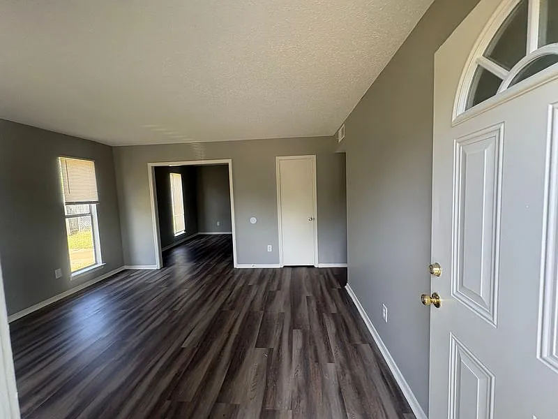 Charming 3-Bedroom Home with Fenced Backyard & Functional Layout — Photo 3
