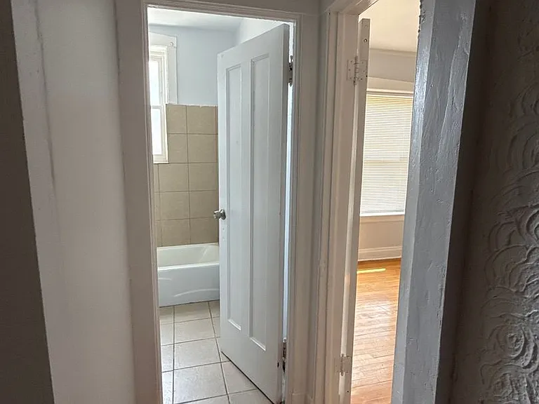 SPACIOUS 2 BEDROOM APARTMENTS AVAILABLE — Photo 90