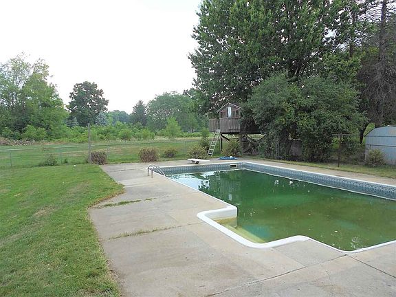 4th image of 2398 Wallace Dr