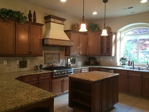 570 W Warwick Ave photo 1