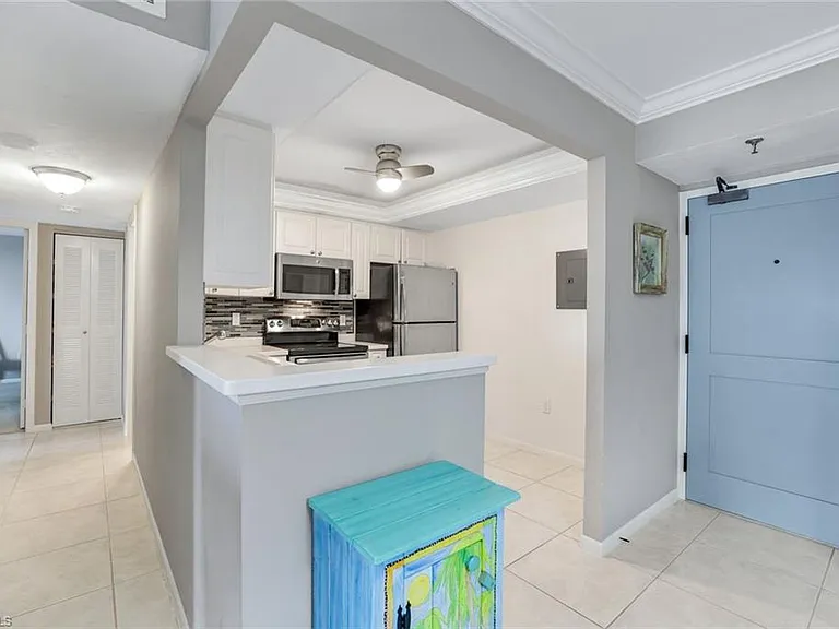 260 Seaview Ct #407 — Photo 5