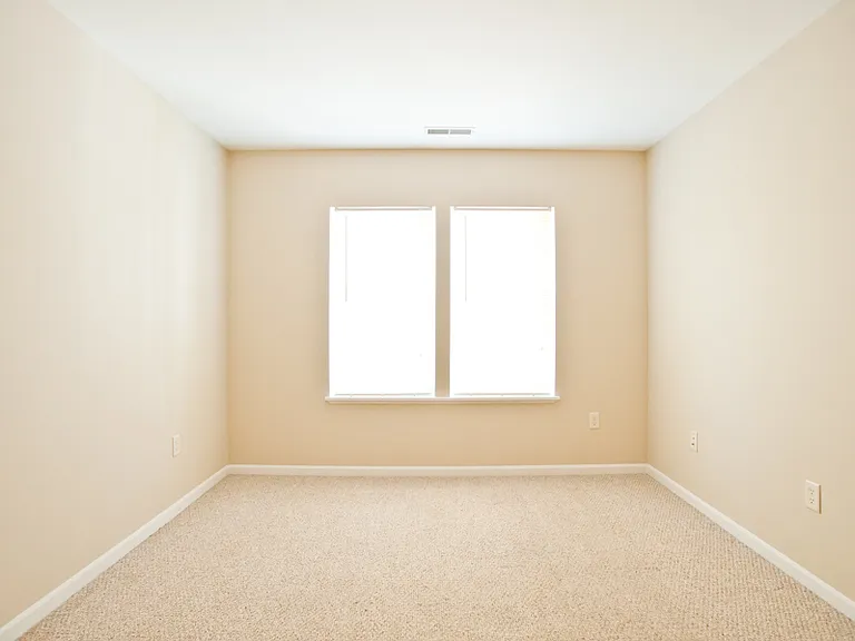 3255 N Oakland — Photo 30