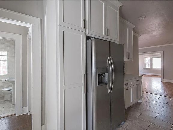 4th image of 620 NW 20th St #1/2
