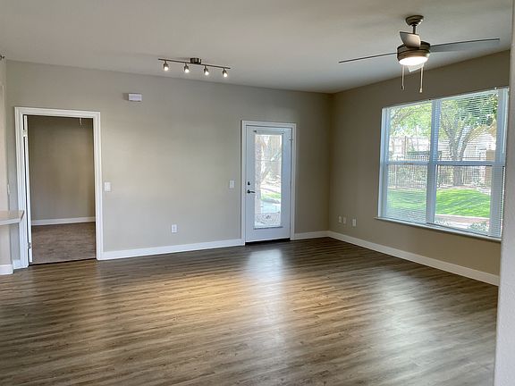 5th image of 43100 Palm Royale Dr #726