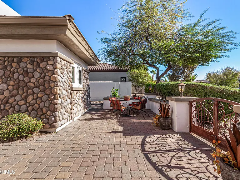 9246 W Molly Ln — Photo 7