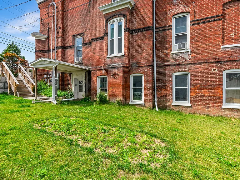 39 Genesee St #TOP — Photo 3