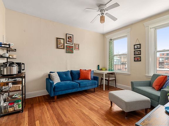 3rd image of 70 Strathmore Rd APT 10A
