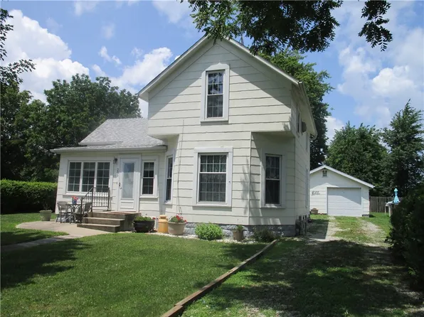 203 Mary St, Rosamond, IL 62083