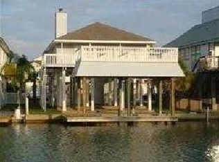 323 Tahiti Rd, Tiki Island, TX 77554