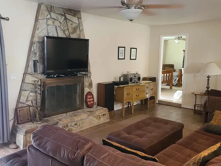 415 Corvair Dr — Photo 36