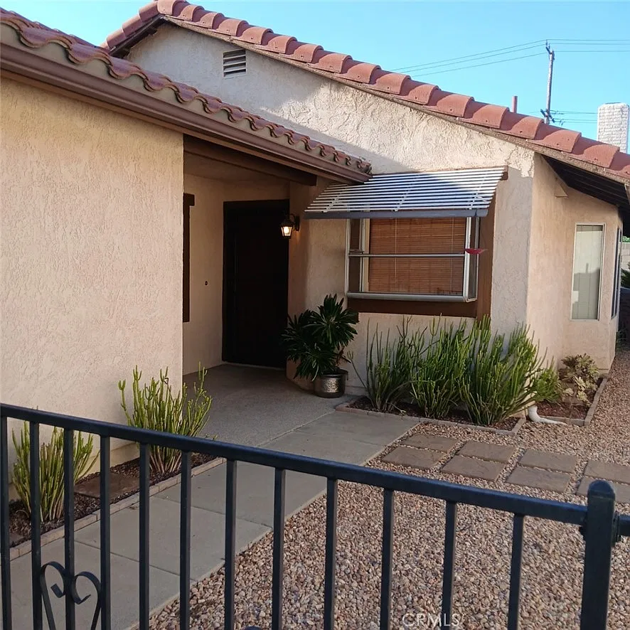 2 bed, 1008 sqft, $2,190 — Photo 1
