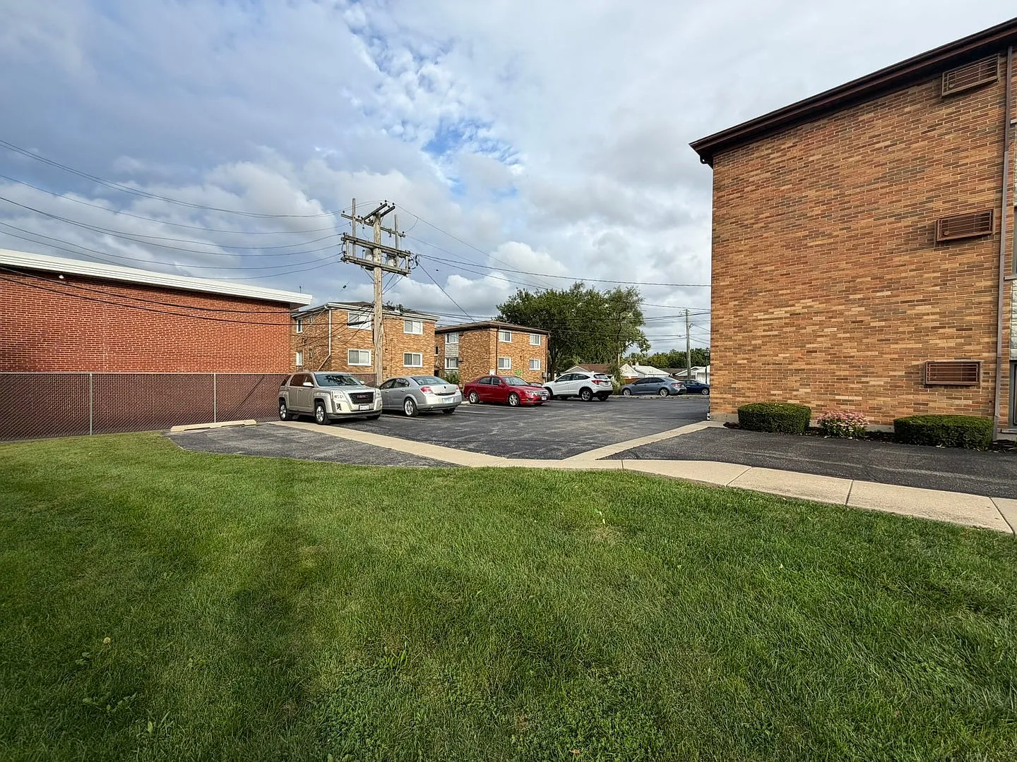 2 bed, 737 sqft, $1,600 — Photo 3