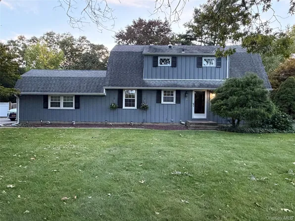 14 King Arthurs Court King Arthurs Court E #14, Saint James, NY 11780