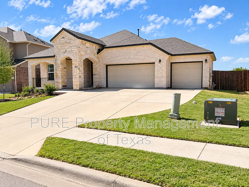 5 bed, 3.0 bath, 2377 sqft, $2,200 — Photo 2