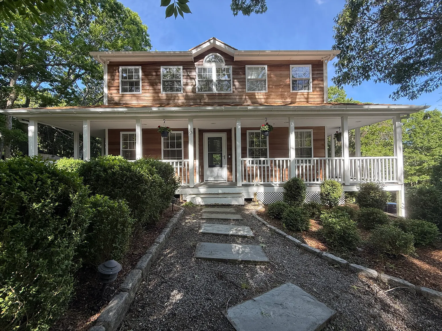Classic Hamptons Charm - Refined Contemporary Ease — Photo 4