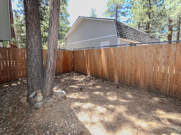 370 Victoria Ln — Photo 17