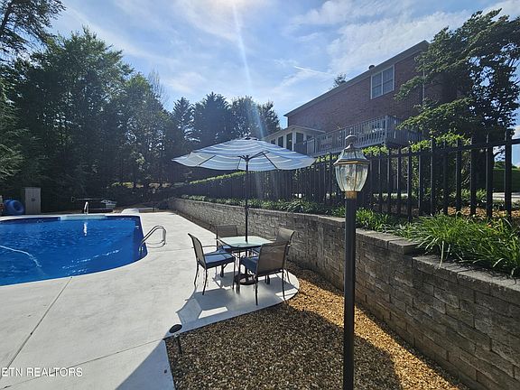 4th image of 1149 Brentwood Point