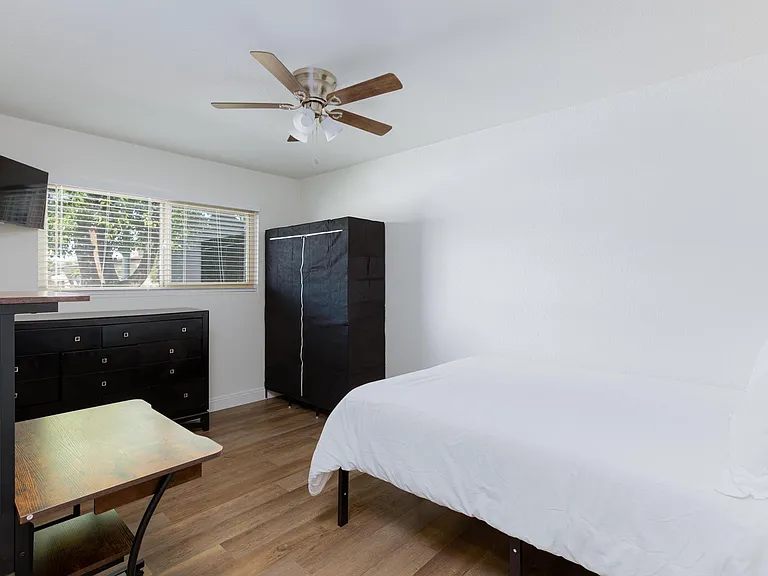 Room 2 bed, window and workstation