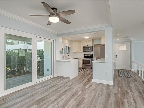 5th image of 311 ISLAND WAY #101