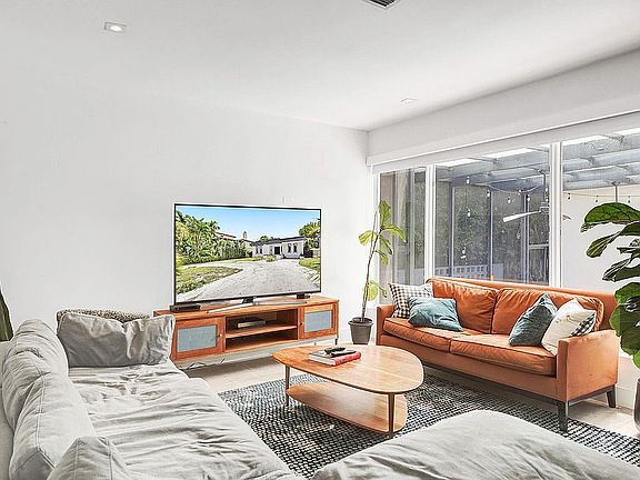 4th image of 518 W 30th St