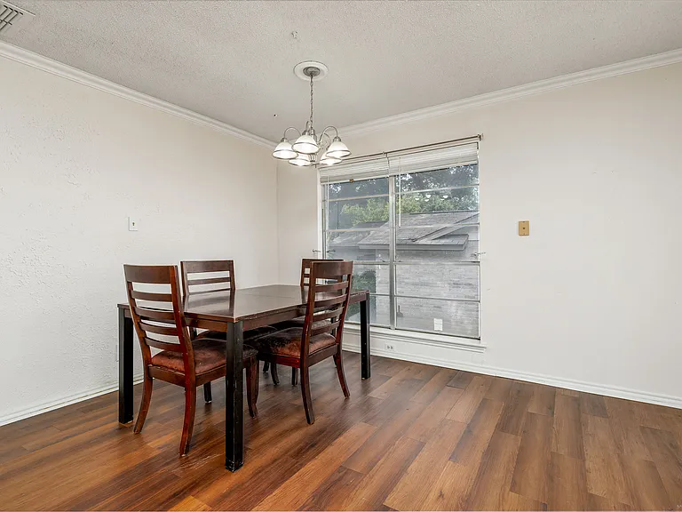 4471 Haymarket St — Photo 13