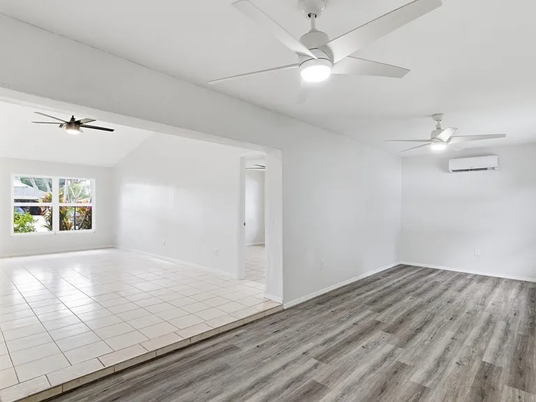 233 SW 43rd St — Photo 31