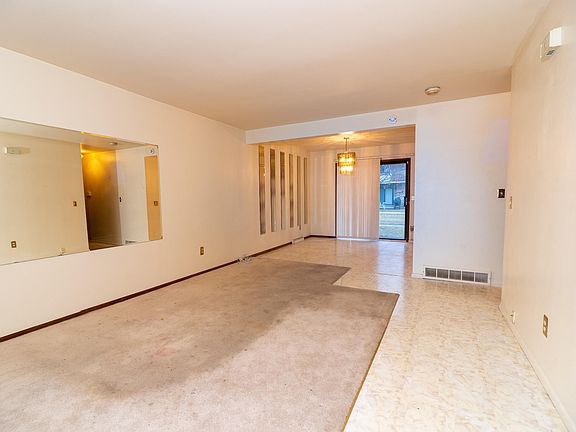 3rd image of 6309 W Port Ave