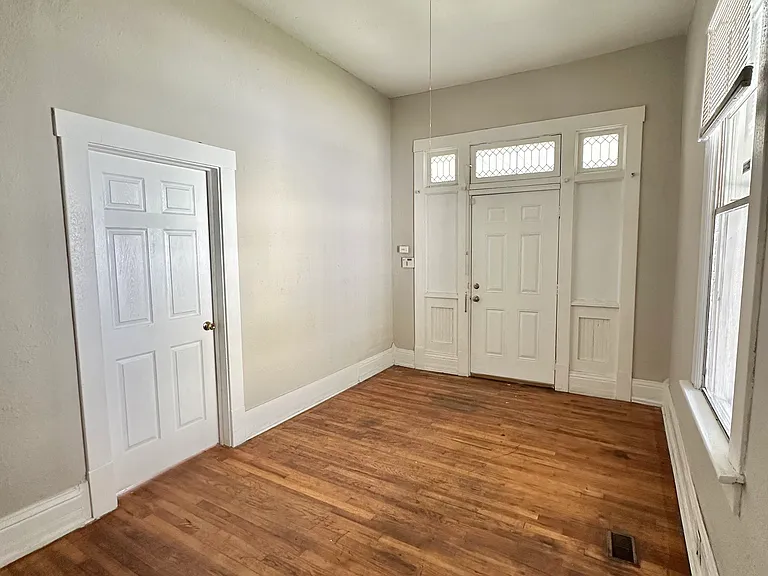 717 Jackson Blvd — Photo 3