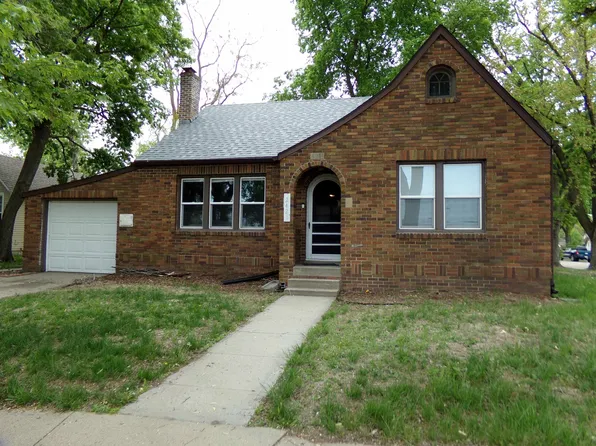 2421 10th St, Columbus, NE 68601