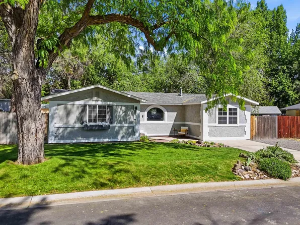 9 S Canyon Dr, Middleton, ID 83644
