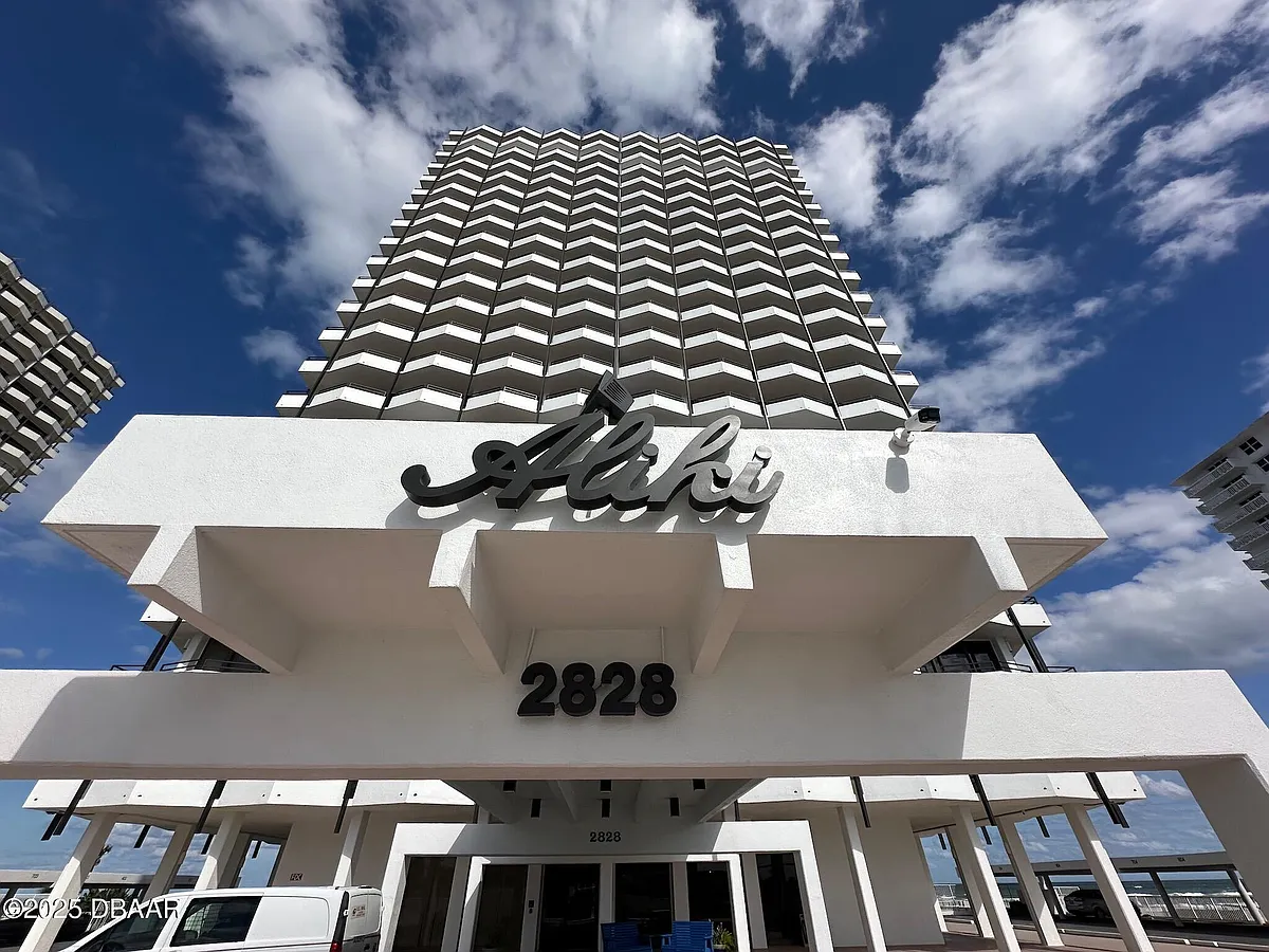 Building Photo - 2828 N Atlantic Ave #1104