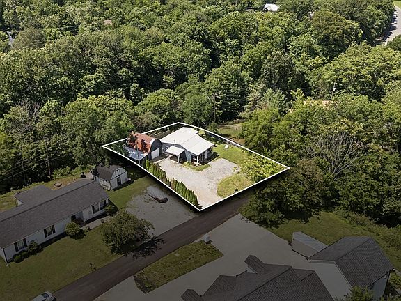 3rd image of 150 Crawford Hill Rd