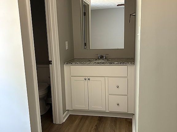 4th image of 818 Eastchester Pl