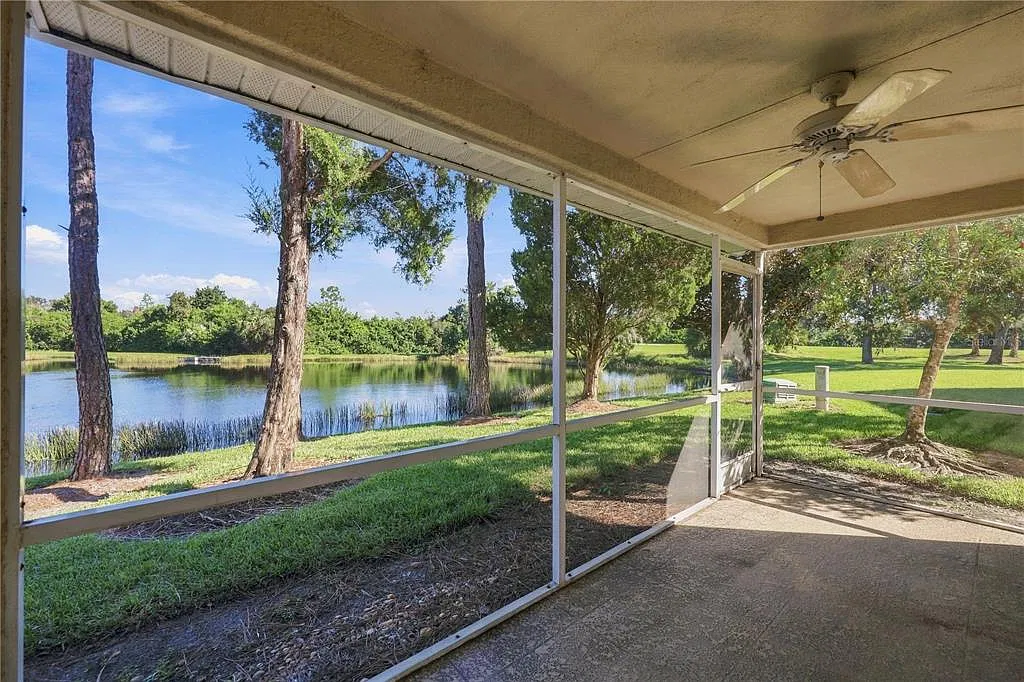2 bed, 2.0 bath, 1353 sqft, $1,900 — Photo 3